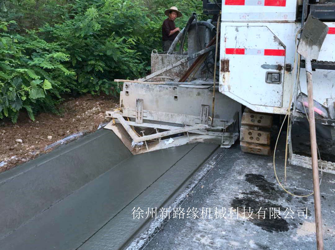 混凝土攤鋪機(jī)的施工技術(shù)、安全操作