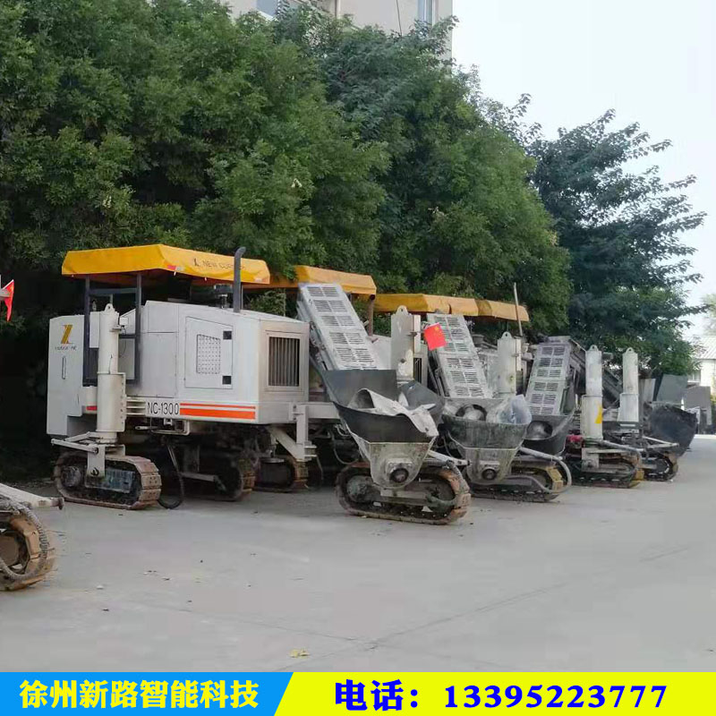 NC1300滑膜攤鋪機666.jpg NC1300滑膜攤鋪機666.jpg