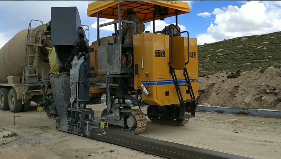 混凝土攤鋪機一天最多能攤鋪多少米？