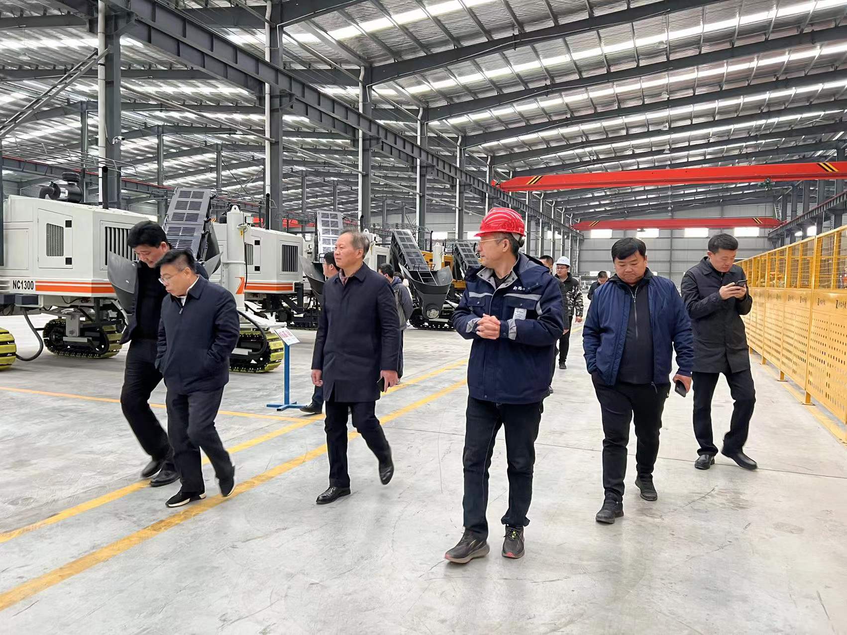 熱烈歡迎徐州市委市政府、淮海國際港務區(qū)、柳新鎮(zhèn)一行領(lǐng)導來我司參觀考察工作